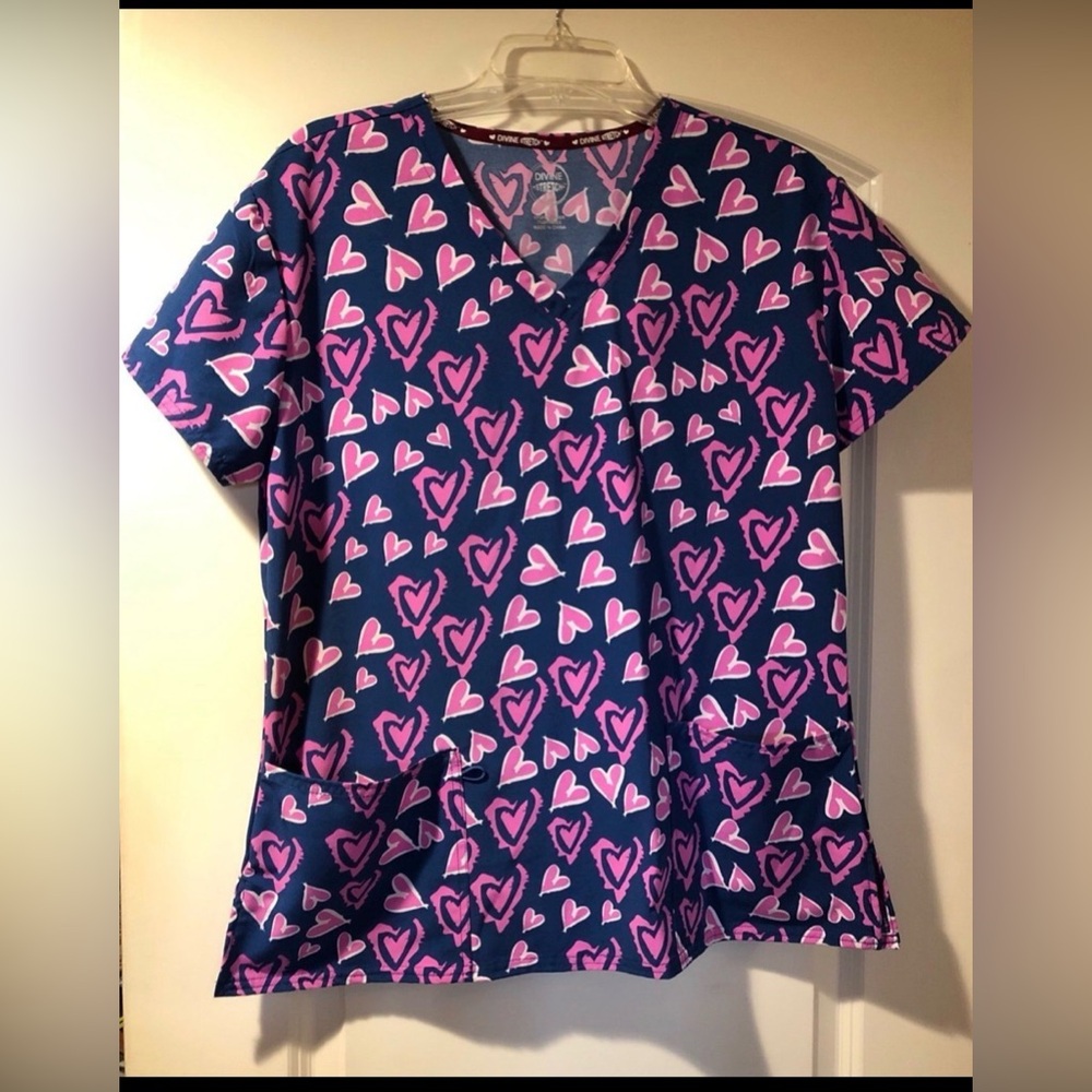 Heart Patterned Scrub Top medium